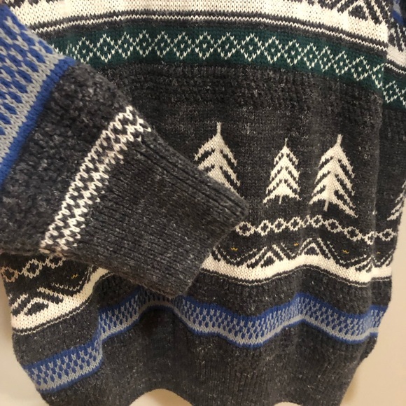 Sweater - Chaps size small. In excellent used condition. dog and tree pattern. - Picture 5 of 5